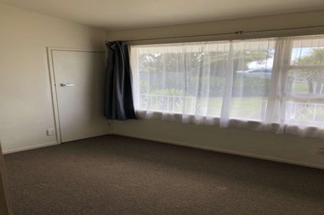 Photo of property in 312 Glenfield Road, Glenfield, Auckland, 0629