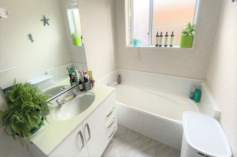 Photo of property in 70 Apsley Drive, Avonhead, Christchurch, 8042