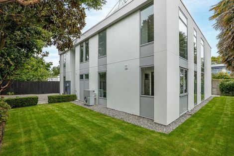 Photo of property in 60 Aikmans Road, Merivale, Christchurch, 8014