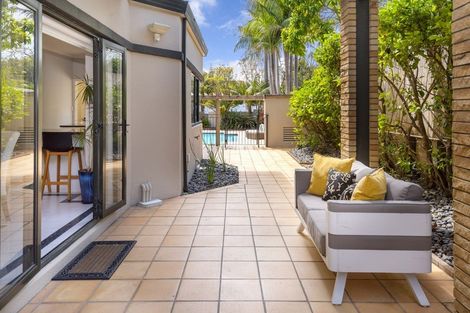 Photo of property in 1 St Elmo Rise, Shamrock Park, Auckland, 2016