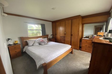 Photo of property in 1 Pokapu Street, Titirangi, Auckland, 0600