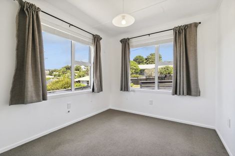 Photo of property in 25 Beazley Avenue, Paparangi, Wellington, 6037