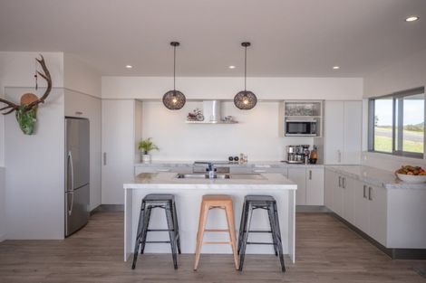 Photo of property in 68 Stratford Drive, Cable Bay, 0420