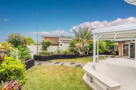 Photo of property in 20 Waitotara Way, Whitianga, 3510