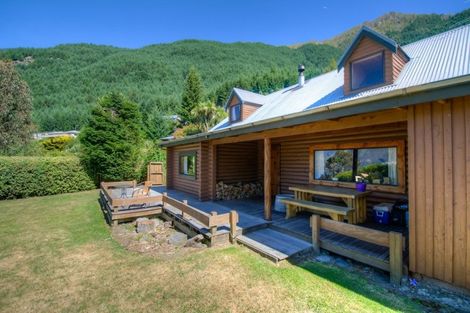 Photo of property in 16 Wye Place, Fernhill, Queenstown, 9300
