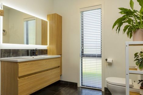 Photo of property in 2 Nga Tui Lane, Acacia Bay, Taupo, 3385