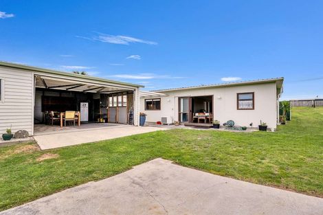 Photo of property in 100 Pukehina Parade, Pukehina, 3189