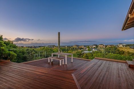 Photo of property in 117 Ruapehu Drive, Fitzherbert, Palmerston North, 4410