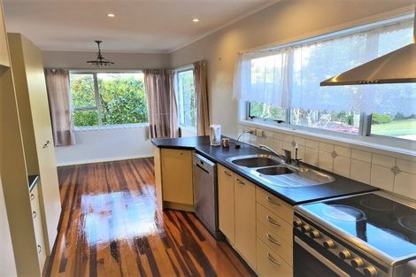 Photo of property in 1 Malters Place, Browns Bay, Auckland, 0630