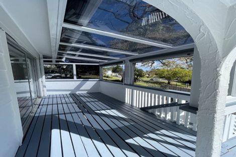 Photo of property in 19 Lancelot Place, Glenfield, Auckland, 0629