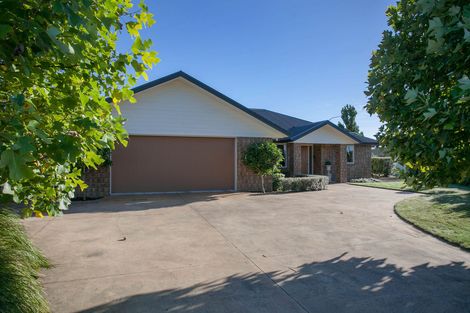 Photo of property in 2 Tulip Drive, Cambridge, 3434