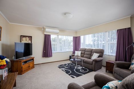 Photo of property in 52 Queens Road, Glen Avon, New Plymouth, 4312