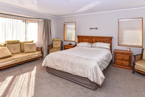 Photo of property in 102 Charles Prevost Drive, The Gardens, Auckland, 2105
