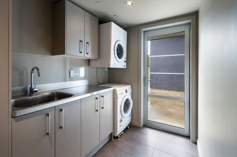 Photo of property in 33 Oram Drive, Turitea, Palmerston North, 4472