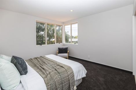 Photo of property in 2 Rosefield Lane, Northcote, Christchurch, 8052