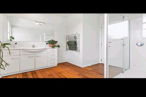 Photo of property in 24 Hayman Place, Beach Haven, Auckland, 0626