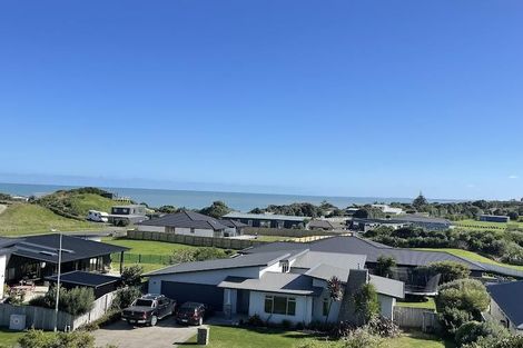 Photo of property in 16 Longbeach Drive, Castlecliff, Whanganui, 4501
