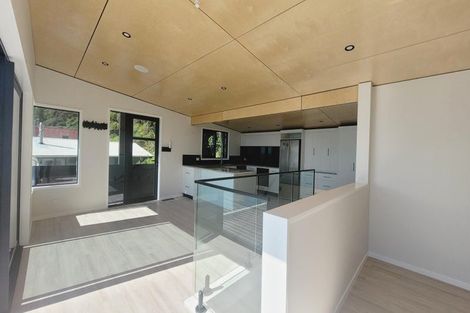 Photo of property in 32 Ocean Parade, Pukerua Bay, 5026