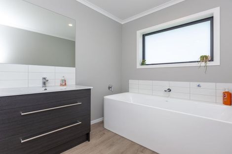 Photo of property in 12 Faydon Close, Ohau, Levin, 5570