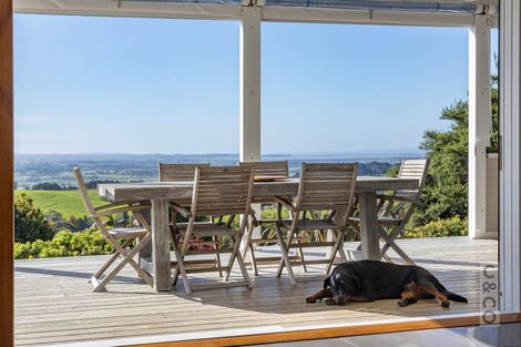 Photo of property in 10 Kaipara View Road, Helensville, 0875