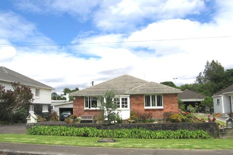 Photo of property in 12 Leonard Road, Mount Wellington, Auckland, 1060