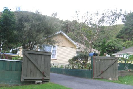 Photo of property in 33 Sunny Grove, Wainuiomata, Lower Hutt, 5014