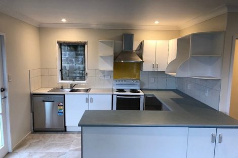 Photo of property in 33 Noeleen Street, Glenfield, Auckland, 0629