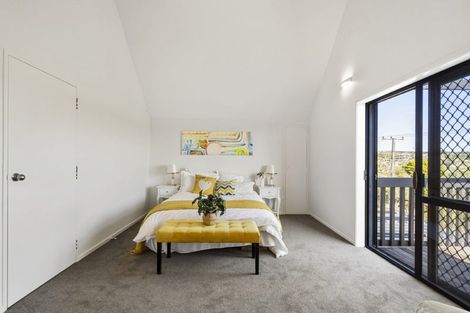 Photo of property in 1/78 Browns Bay Road, Rothesay Bay, Auckland, 0630