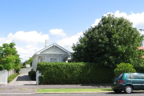 Photo of property in 29 Russell Street, Stanley Point, Auckland, 0624