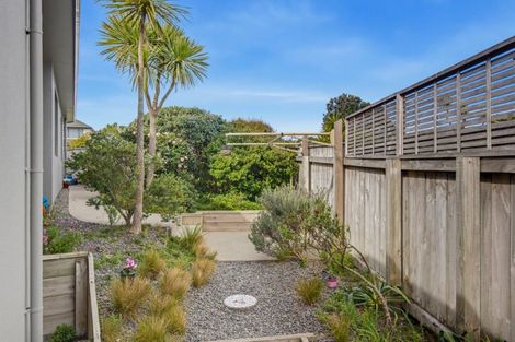 Photo of property in 16 Rifleman Lane, Paraparaumu Beach, Paraparaumu, 5032