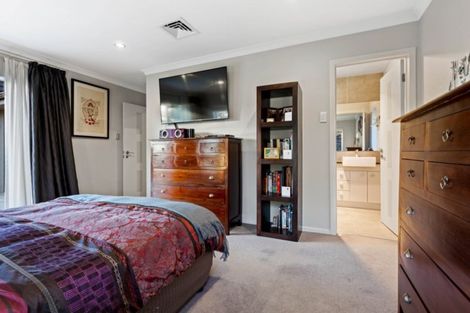 Photo of property in 5 Catlins Place, Fairview Heights, Auckland, 0632