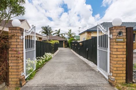 Photo of property in 19 Heversham Place, Glendene, Auckland, 0602