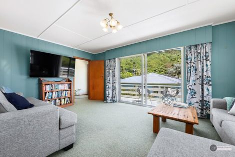 Photo of property in 12 Holmes Grove, Naenae, Lower Hutt, 5011