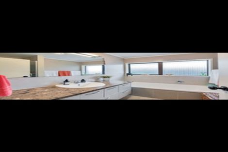 Photo of property in 1 Ray Small Drive, Papakura, 2110