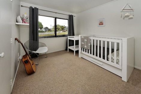 Photo of property in 2a Hughes Terrace, Te Atatu Peninsula, Auckland, 0610