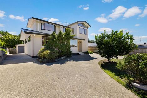 Photo of property in 26 Trelawn Place, Cockle Bay, Auckland, 2014