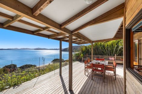 Photo of property in 2 Queens View Road, Russell, 0202