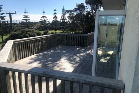 Photo of property in 18 Queens Road, Waikanae Beach, Waikanae, 5036