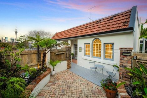 Photo of property in 2/39 Anglesea Street, Freemans Bay, Auckland, 1011