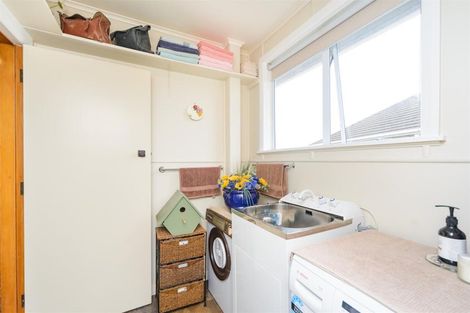 Photo of property in 27 Holland Crescent, Bulls, 4818