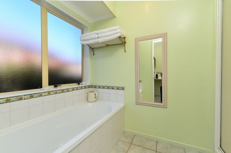 Photo of property in 19 Mangakoea Place, St Andrews, Hamilton, 3200