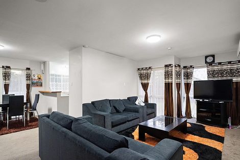 Photo of property in 2/20 Ross Martin Court, Conifer Grove, Takanini, 2112