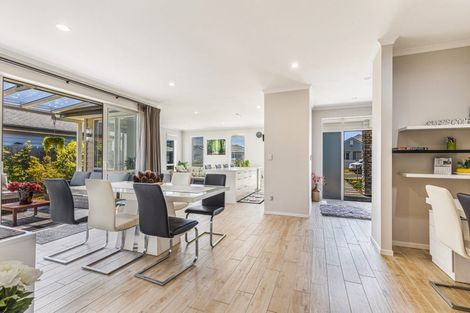 Photo of property in 17 Larmer Drive, Kumeu, 0810