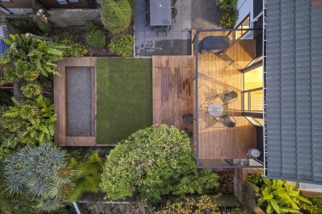 Photo of property in 2/55a Woodlands Crescent, Browns Bay, Auckland, 0630