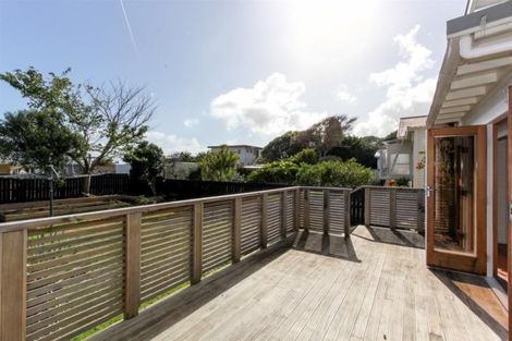 Photo of property in 22 Bulteel Street, New Plymouth, 4310
