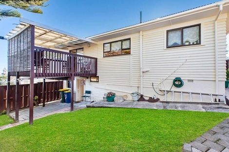 Photo of property in 1/81 Awaroa Road, Sunnyvale, Auckland, 0612