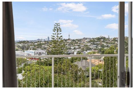 Photo of property in 17 Marcel Place, Glenfield, Auckland, 0629