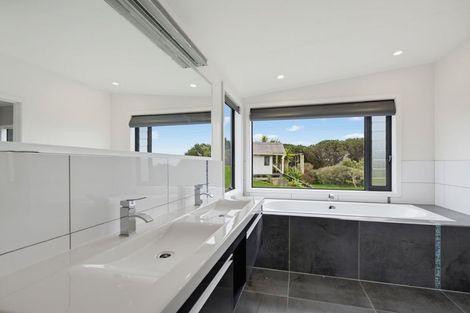 Photo of property in 265 Wilson Road, South Head, Helensville, 0874