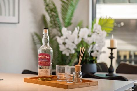 Photo of property in 2/145 Carlisle Road, Northcross, Auckland, 0632