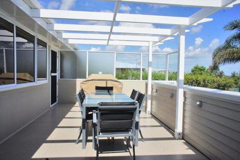 Photo of property in 1 Lewis Road, Pakuranga, Auckland, 2010